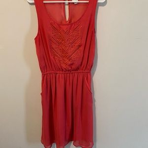 Pink, summery fit and flare dress with pockets and key hole back